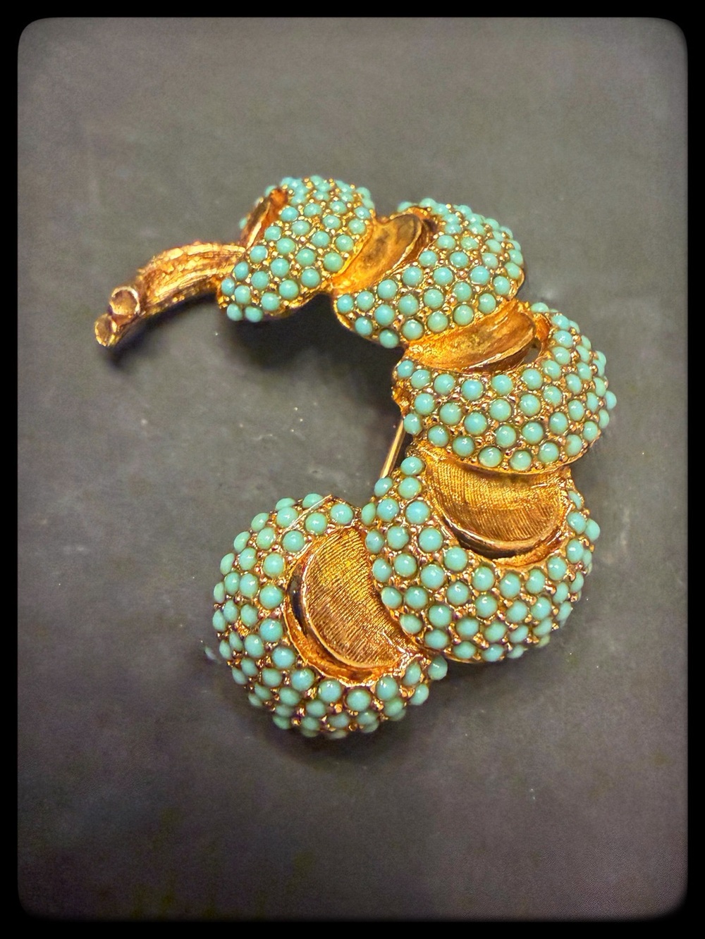 HAR Hargo Creations Signed Rare 1950s 60s Turquoise Gold Tone Brooch vintage